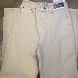 Abercrombie & Fitch Woman’s Tan Straight Jeans